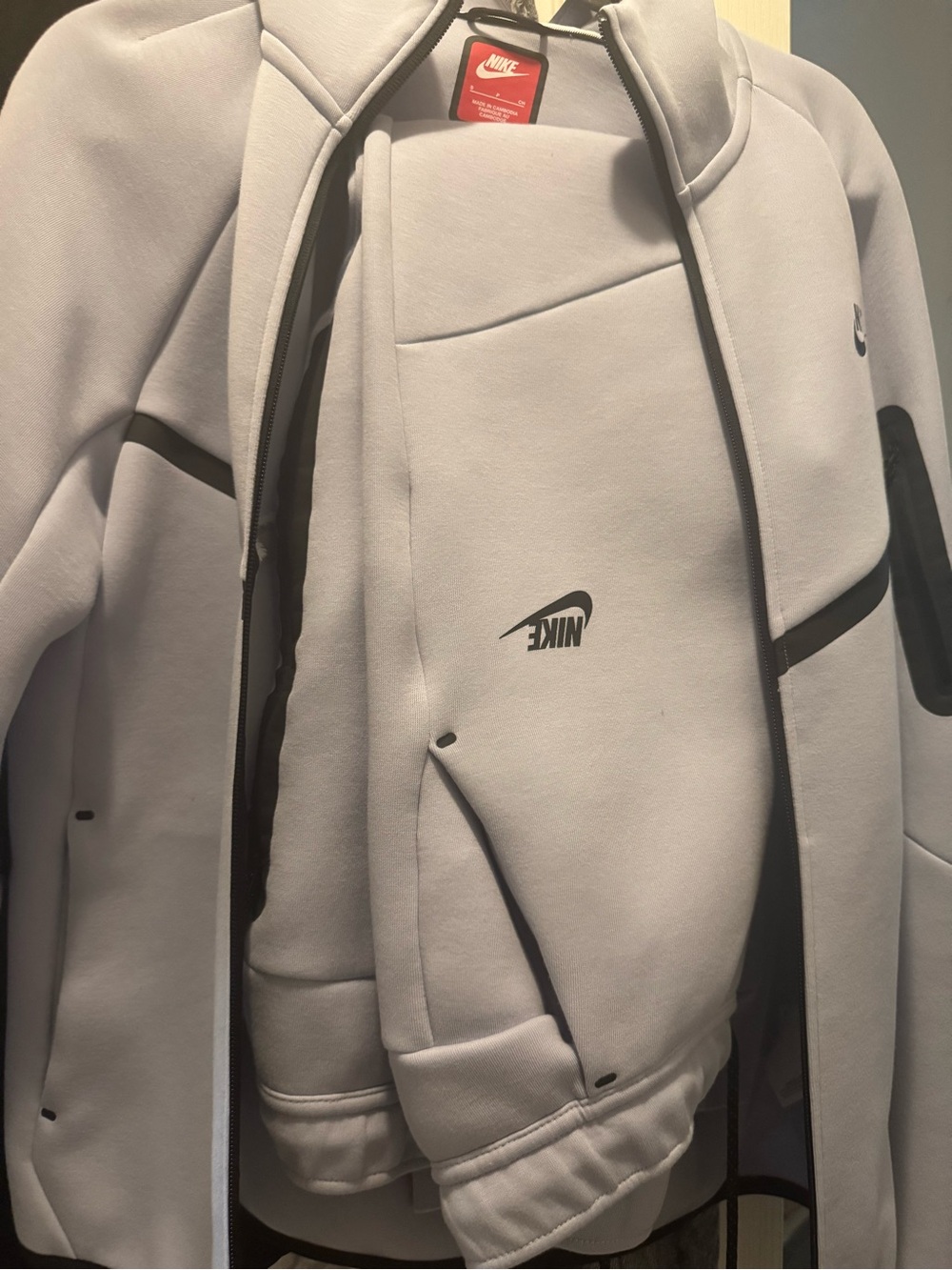 Nike Men’s Light Gray Performance Zip Jacket with Black Accents